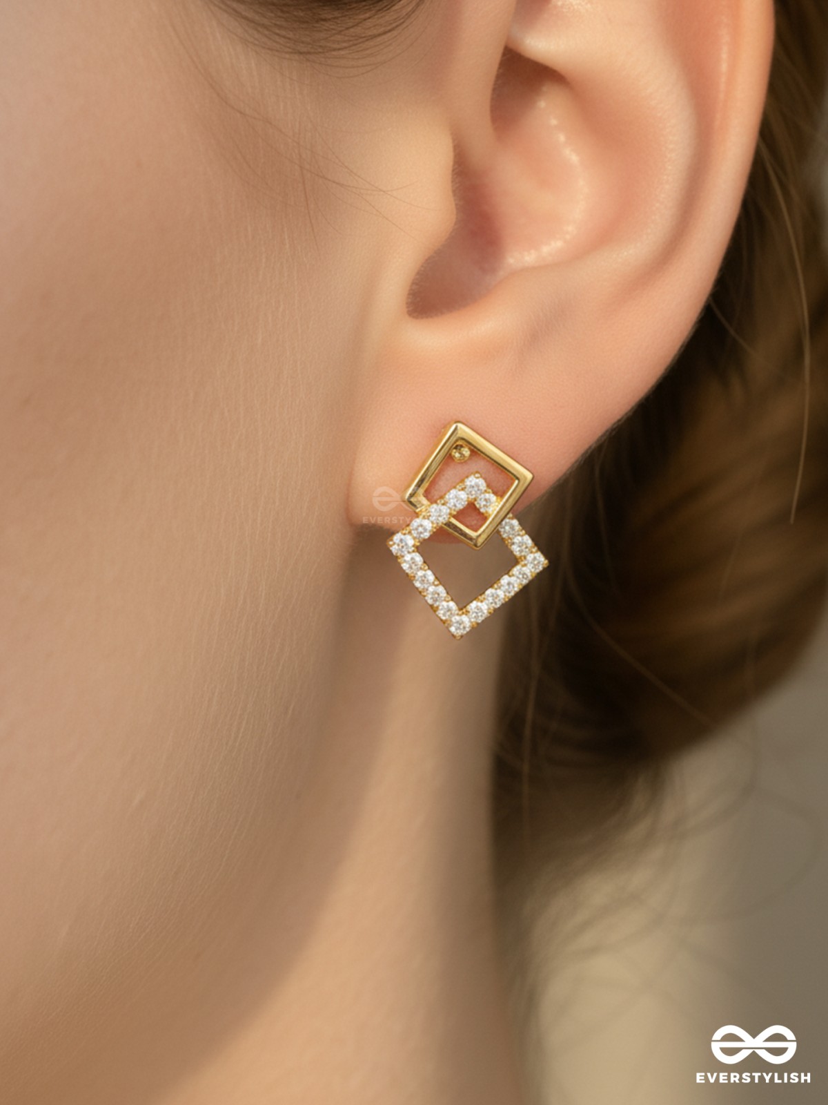 SWEET ANGLE – SQUARE STUD EARRINGS